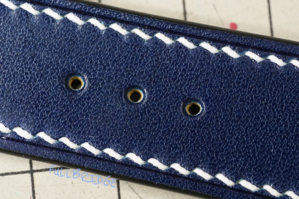 Watch Strap Bespoke Hand Stitch／ウォッチストラップ(時計ベルト)・菱目打ちハンドステッチ(手縫い)／コバ(切り目)磨き仕上げ・ネイビー牛革 x 白ステッチ x FULLBRIDGE別注製作ラバー／フルオーダーメイド(ビスポーク)