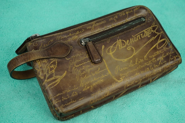 ベルルッティ・ティリワ ジップポーチ ヴェネチア カーフレザー・メンテナンス